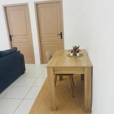 Maison Renovee En Centre Ville, Parking Et Jardin Prive *