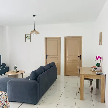 Maison Renovee Avec Jardin Prive Et Parking, Au Coeur D'angouleme *