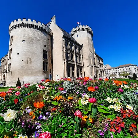 Maison Renovee Avec Jardin Prive Et Parking, Au Coeur D'angouleme Apartment *